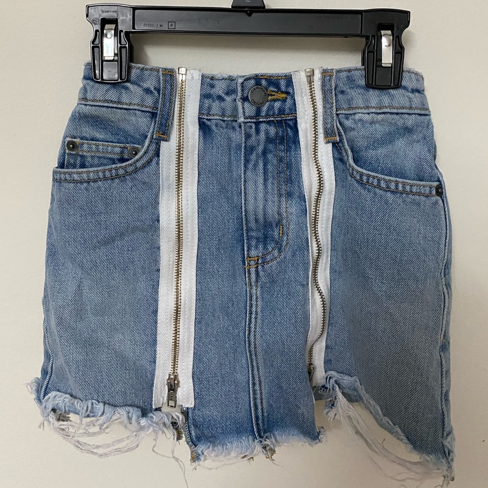 mini skirt